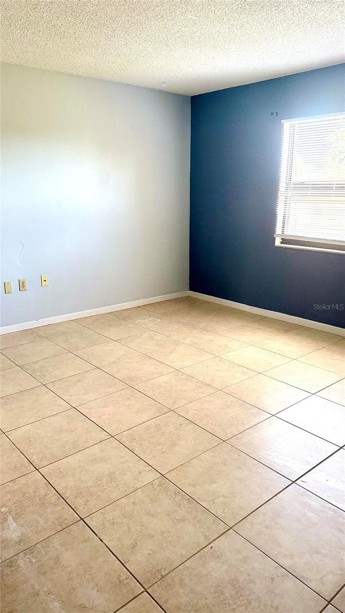 Image 23 of 43 For 190 Paradise Boulevard 9