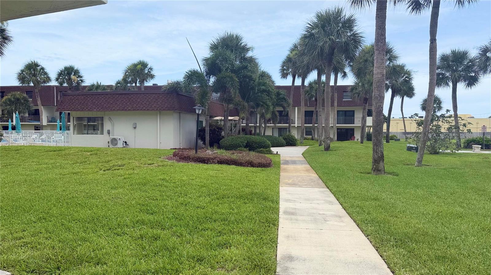 Image 30 of 43 For 190 Paradise Boulevard 9