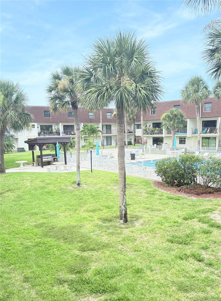 Image 32 of 43 For 190 Paradise Boulevard 9
