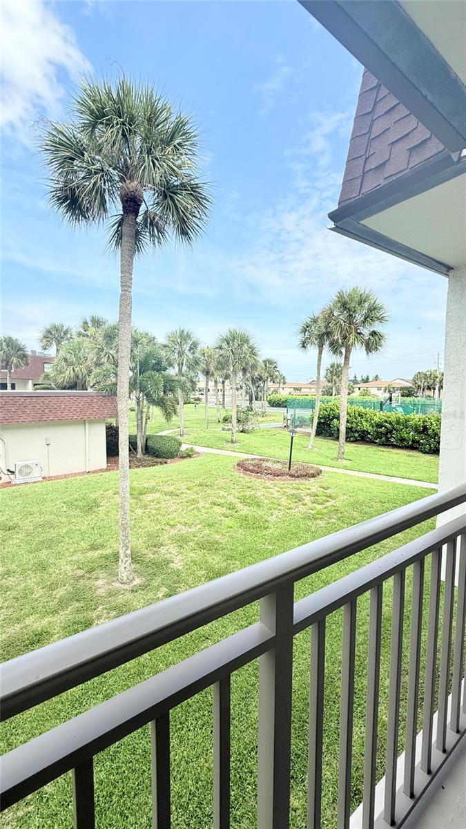 Image 33 of 43 For 190 Paradise Boulevard 9