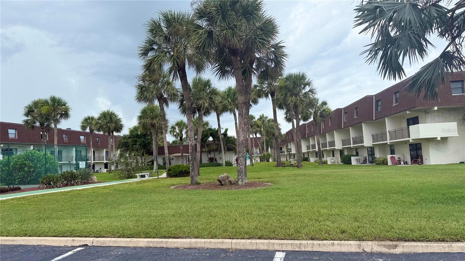 Image 38 of 43 For 190 Paradise Boulevard 9