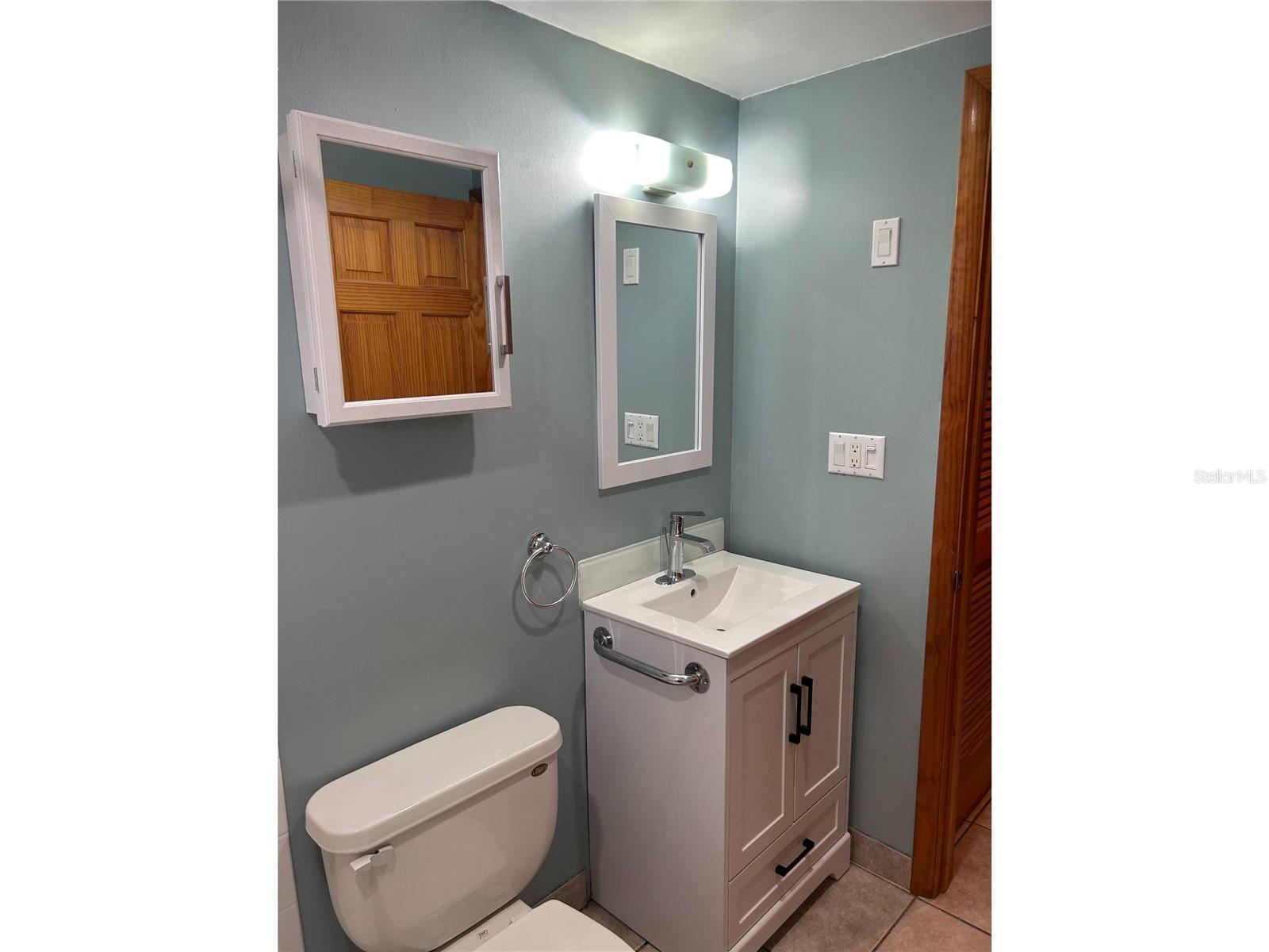 Listing photo id 23 for 1620 Lakeview Place