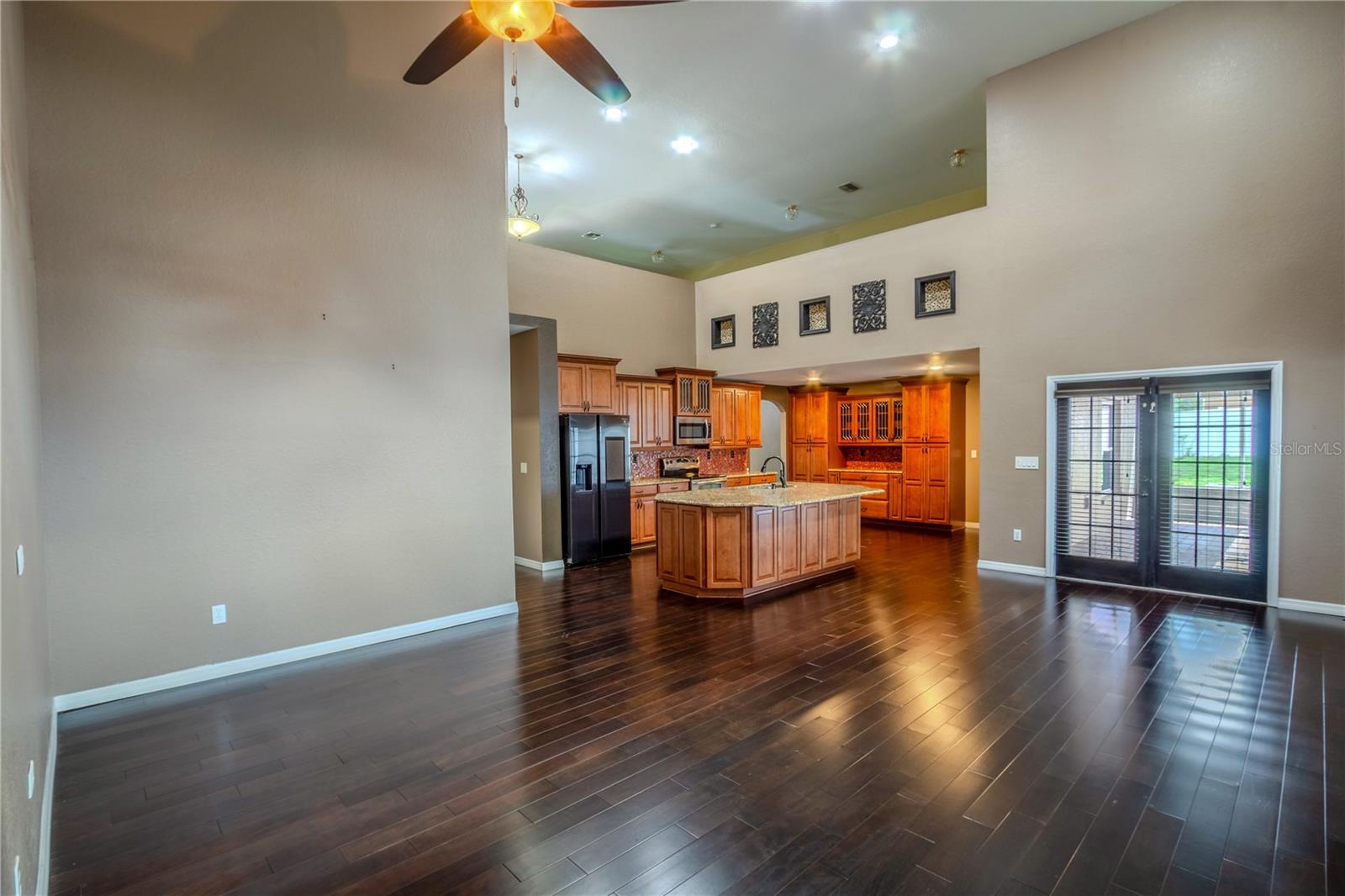 Listing photo id 7 for 298 Gulfport Lane