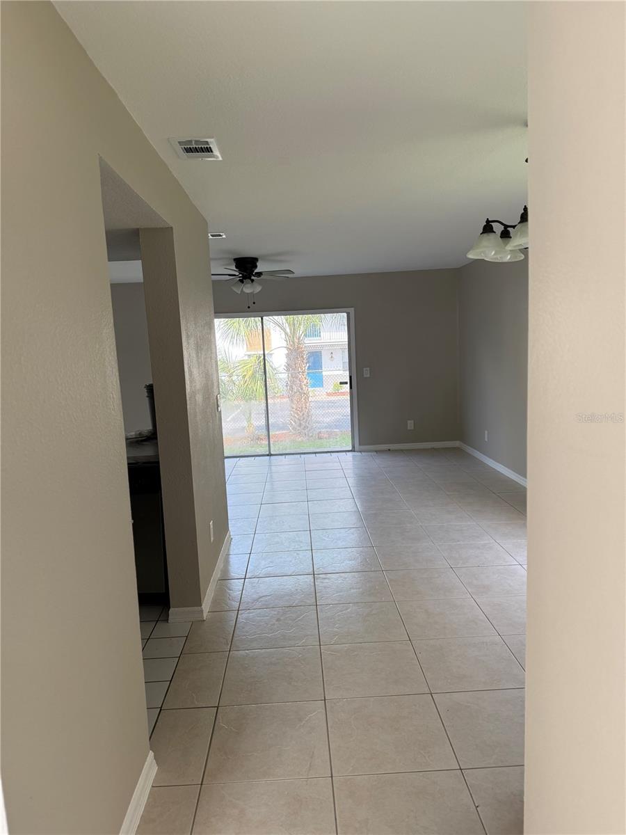 Image 3 of 27 For 2444 Summerfield Way 1