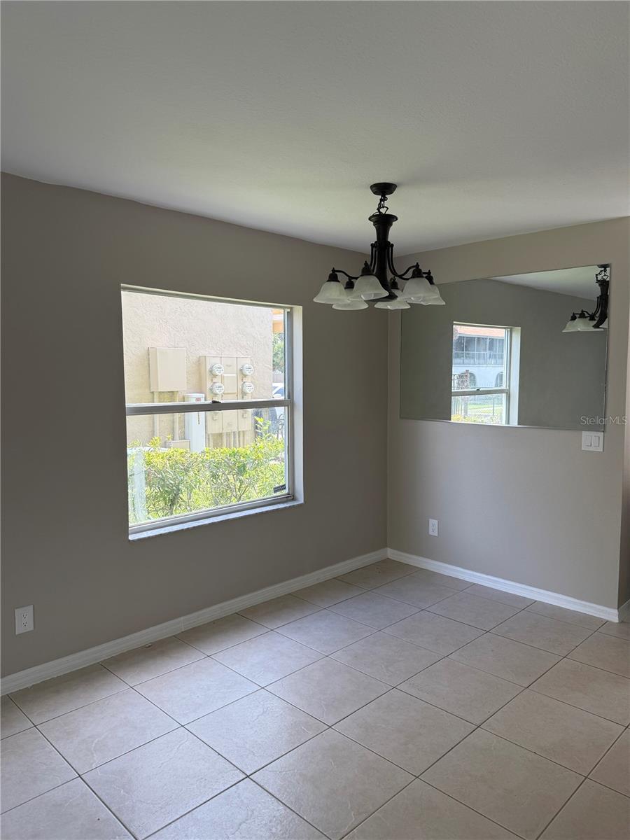 Image 5 of 27 For 2444 Summerfield Way 1