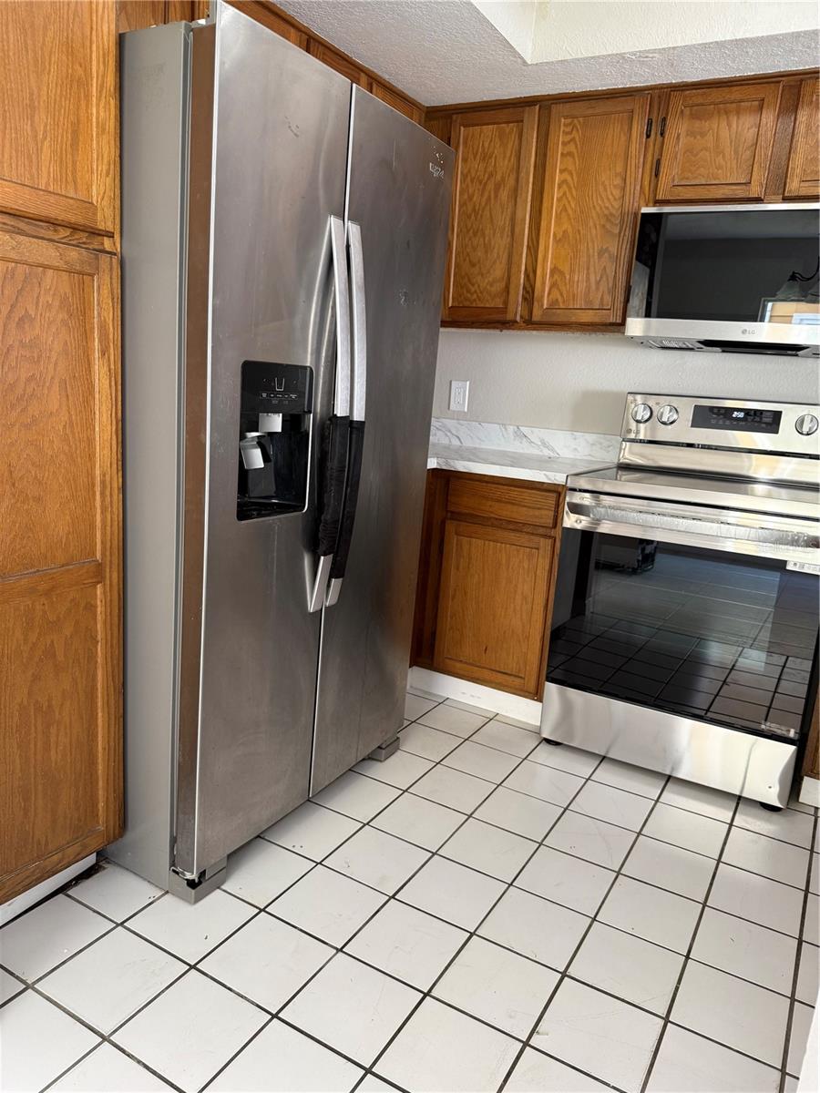 Image 8 of 27 For 2444 Summerfield Way 1