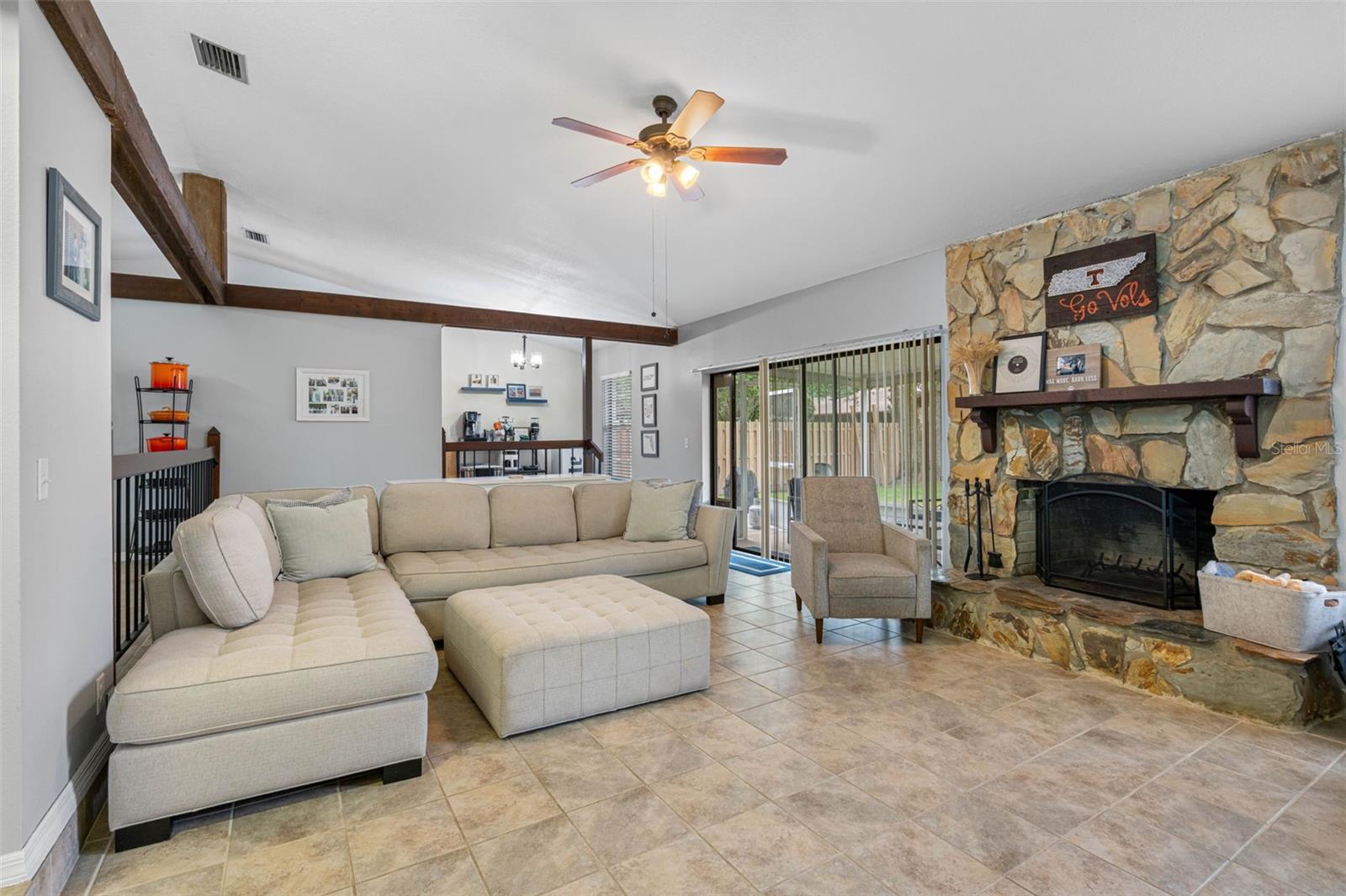 Listing photo id 12 for 14908 Coldwater Lane