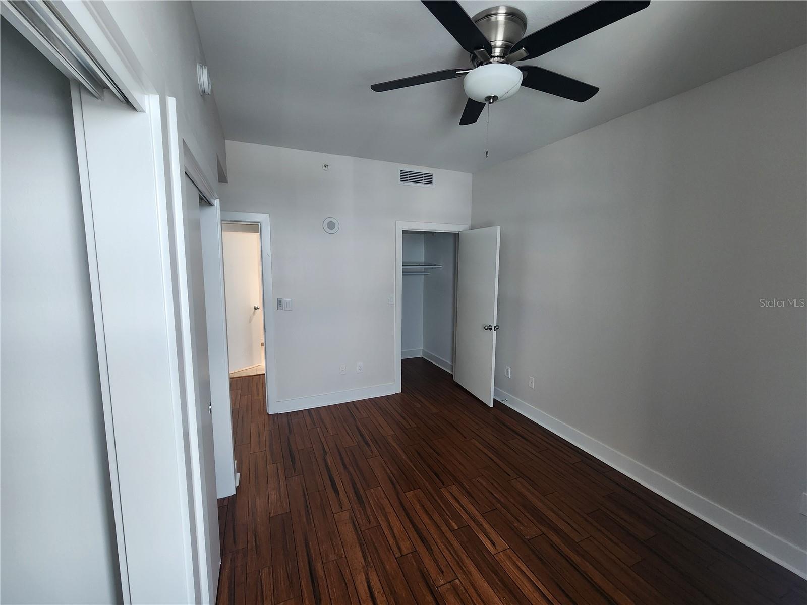 Listing photo id 9 for 1208 Kennedy Boulevard 1121