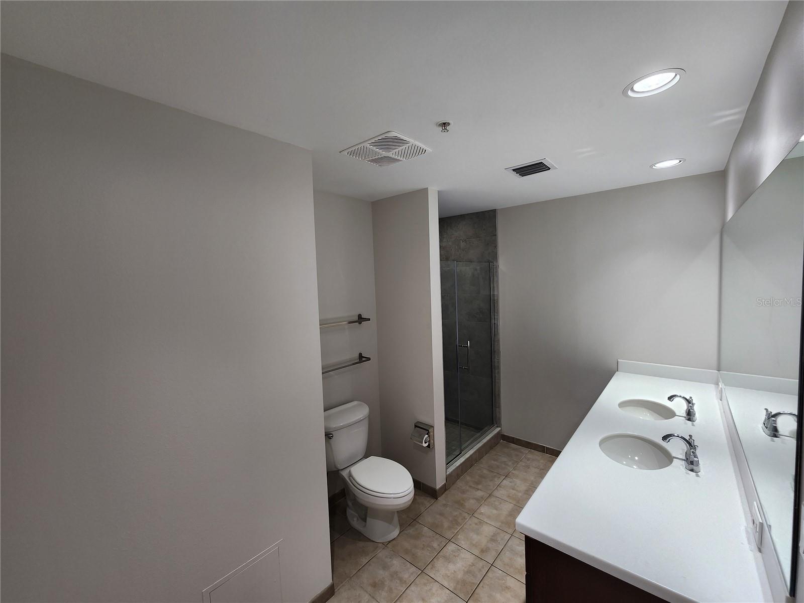 Listing photo id 12 for 1208 Kennedy Boulevard 1121