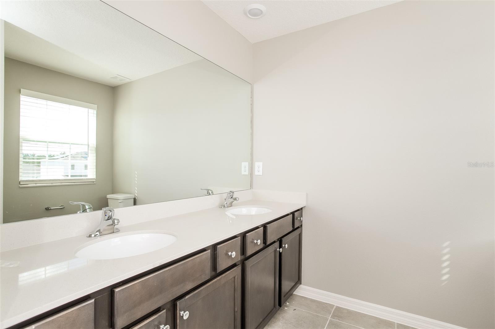 Image 10 of 17 For 125 Violet Court