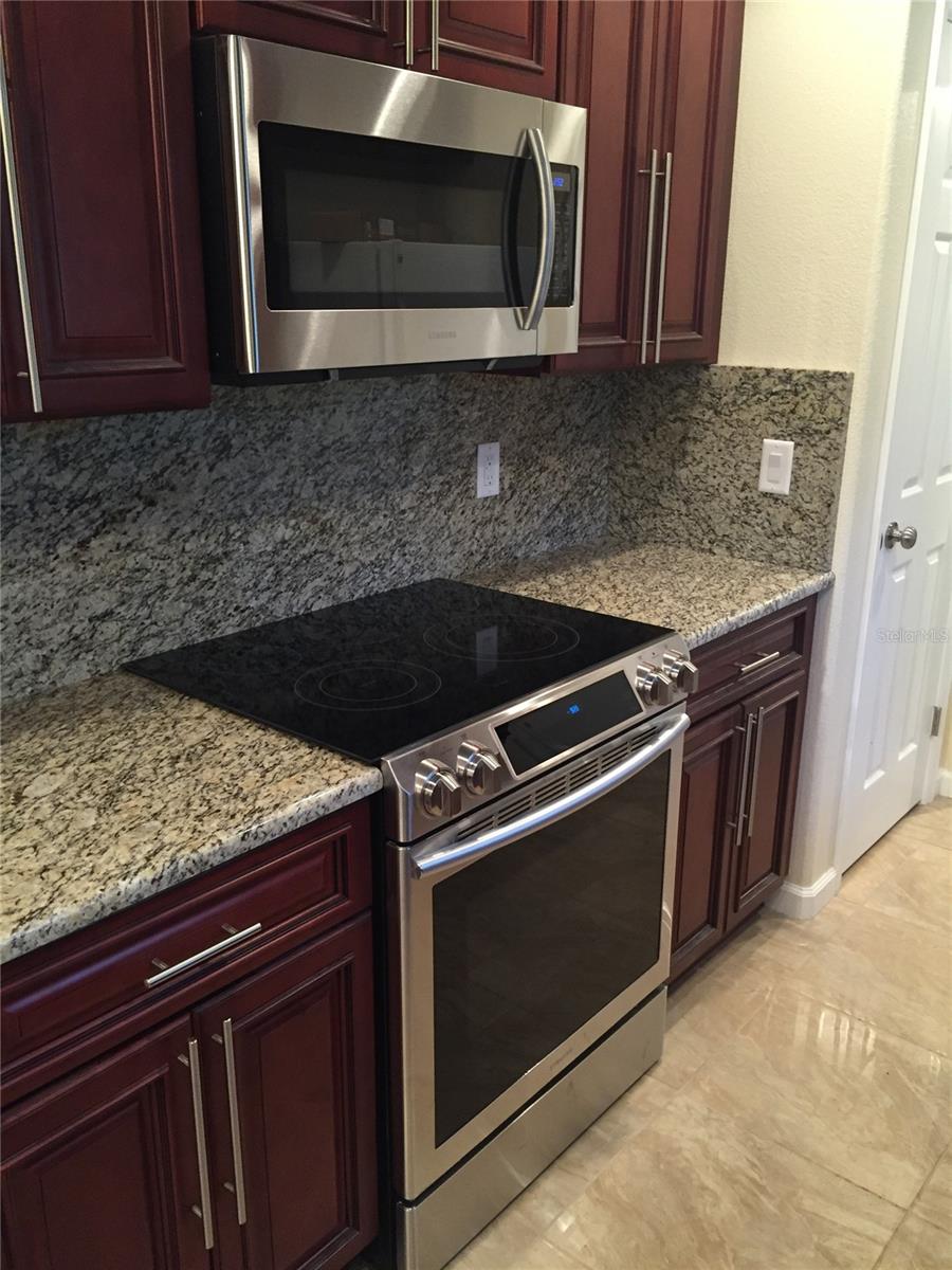 Image 3 of 27 For 715 Baywood Circle