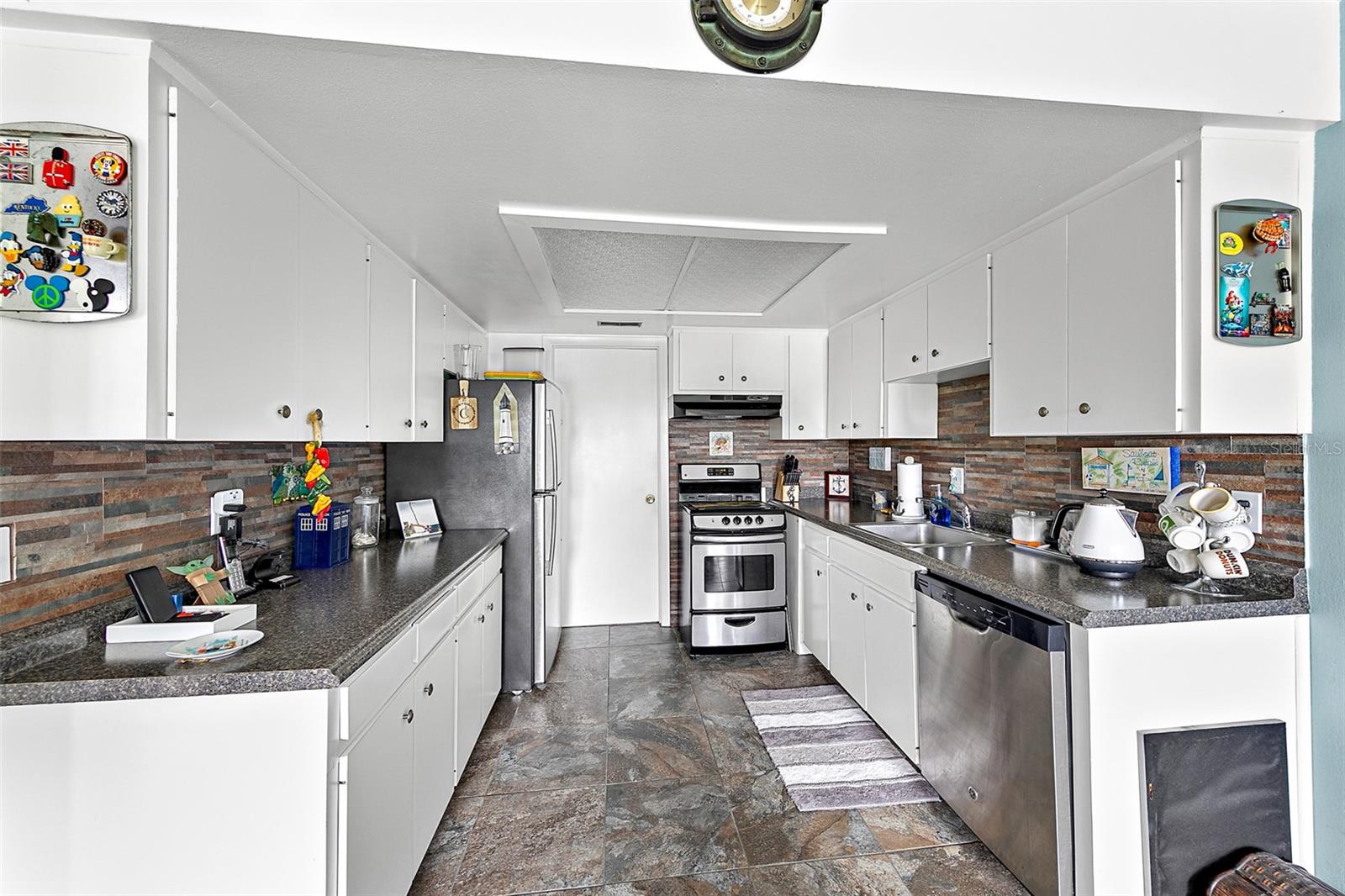Image 10 of 29 For 206 Orienta Point St  206