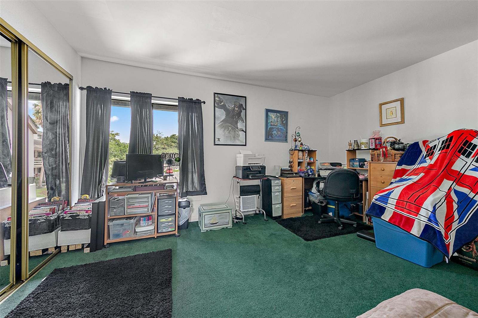 Image 12 of 29 For 206 Orienta Point St  206
