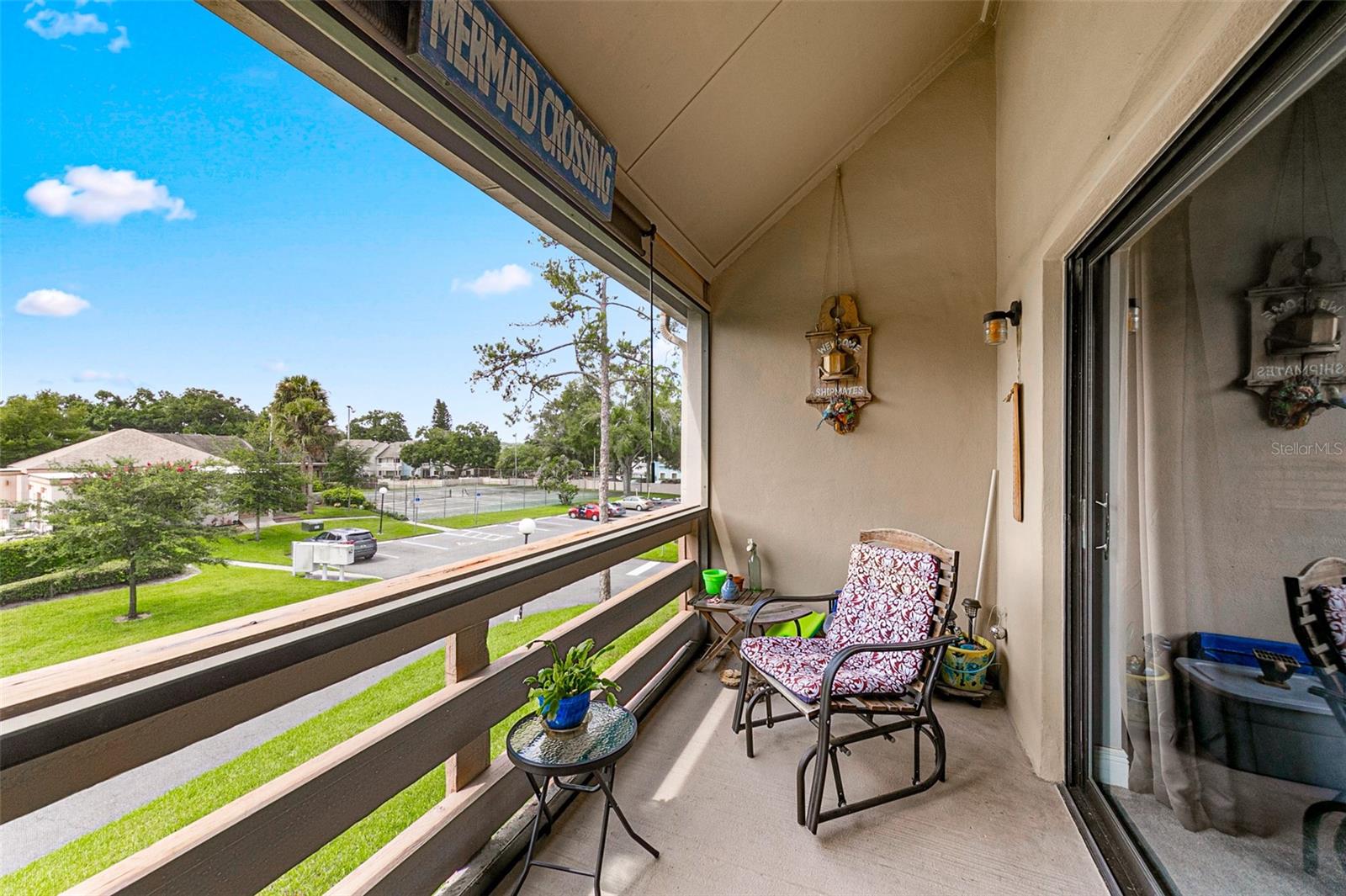 Image 19 of 29 For 206 Orienta Point St  206