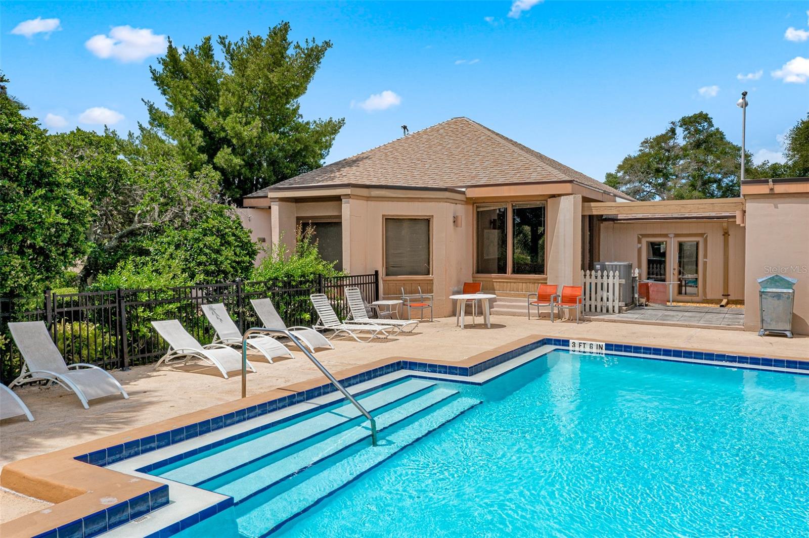 Image 21 of 29 For 206 Orienta Point St  206