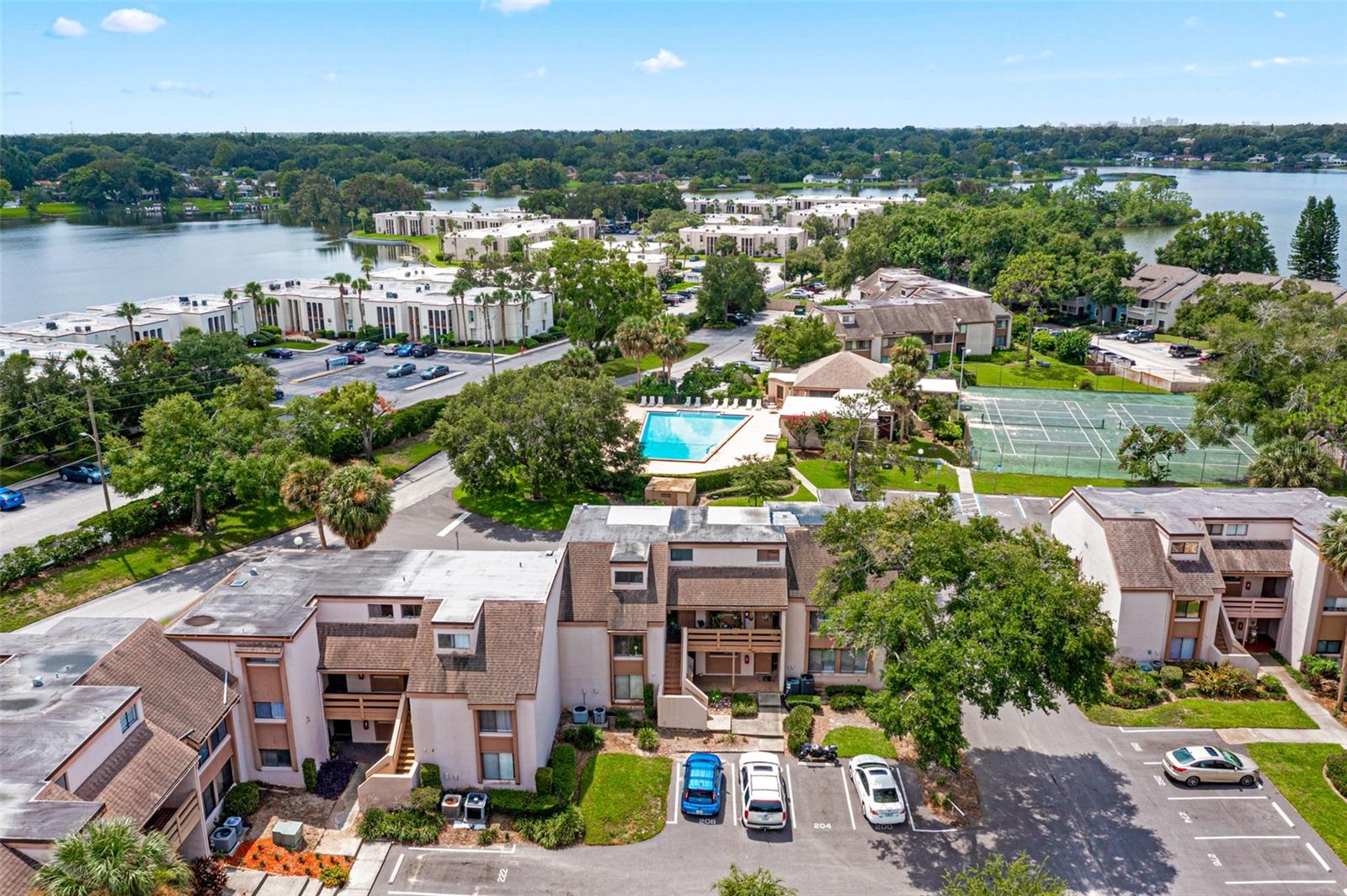 Image 24 of 29 For 206 Orienta Point St  206