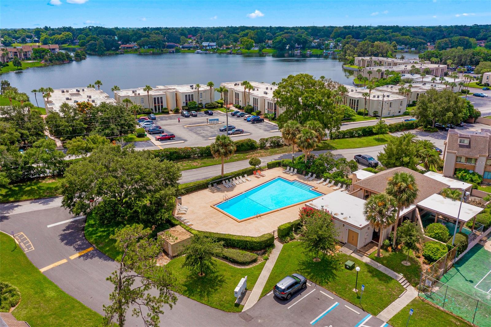 Image 26 of 29 For 206 Orienta Point St  206