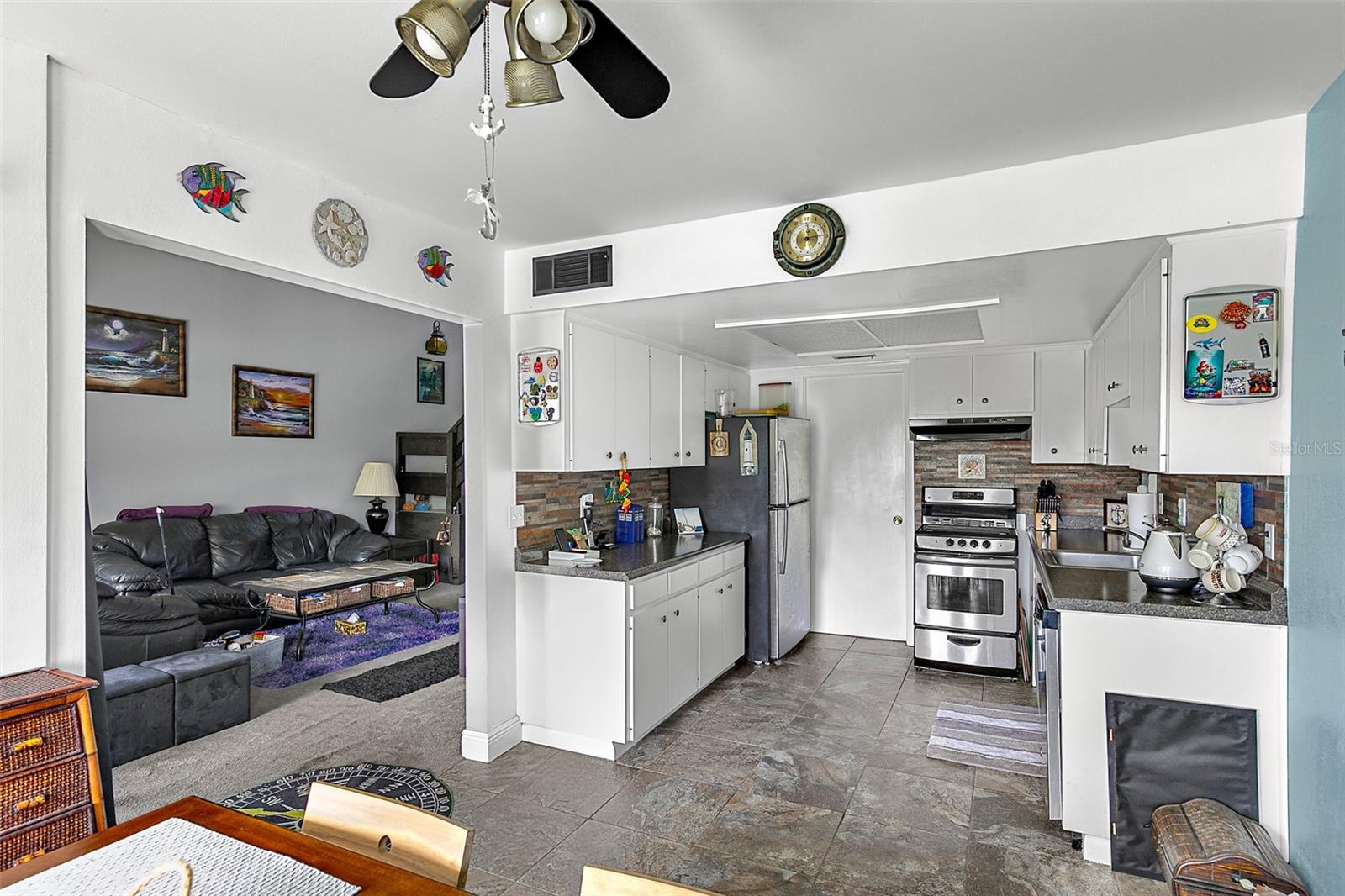 Image 9 of 29 For 206 Orienta Point St  206