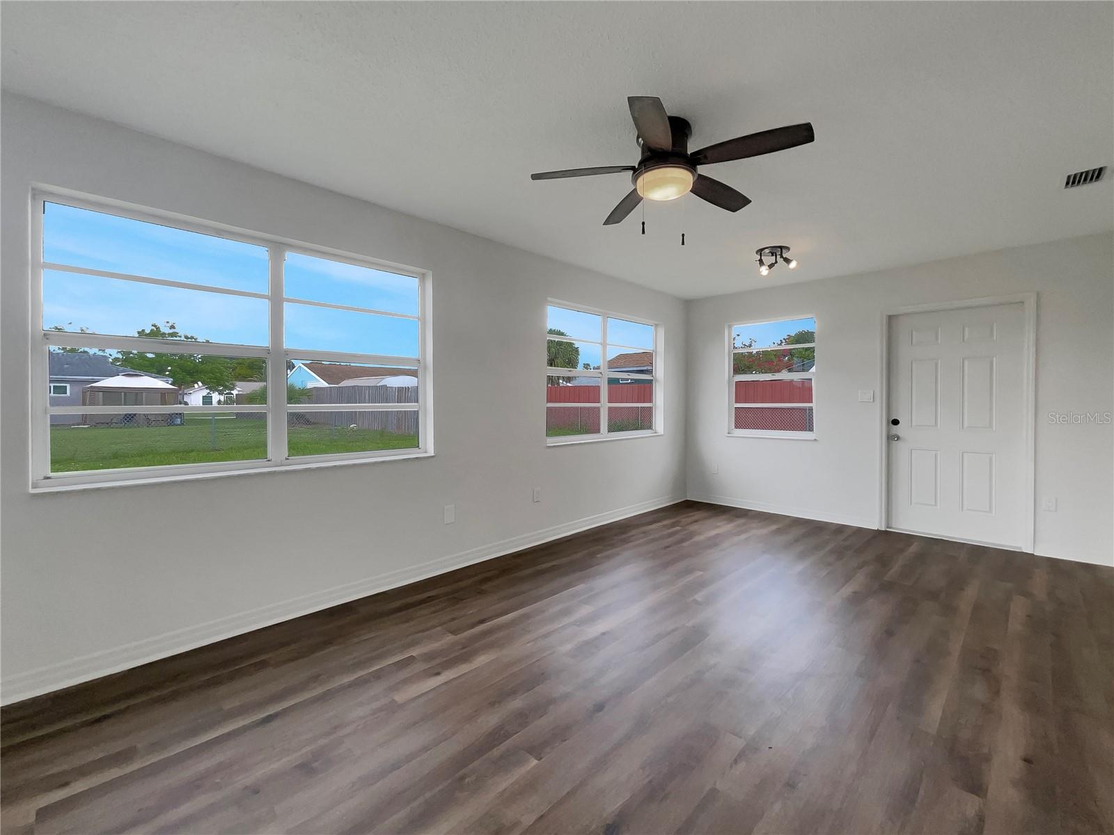 Image 11 of 23 For 8188 San Jacinto Avenue