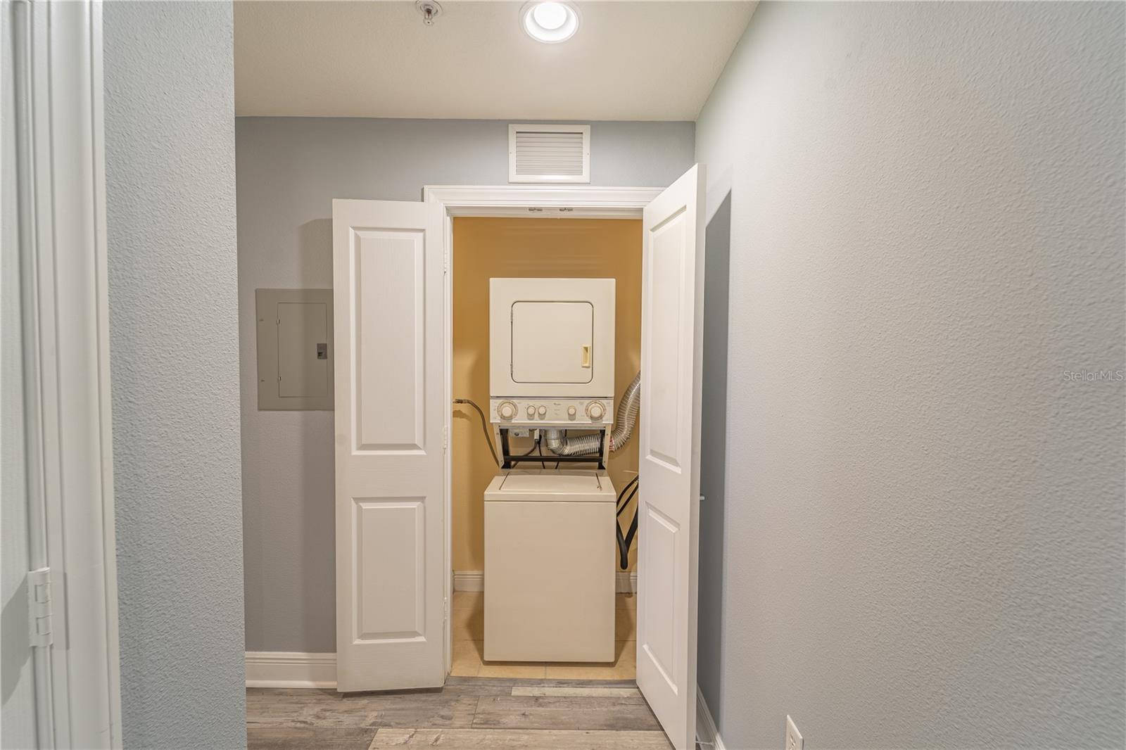 Image 30 of 42 For 7673 Heritage Crossing Way 101