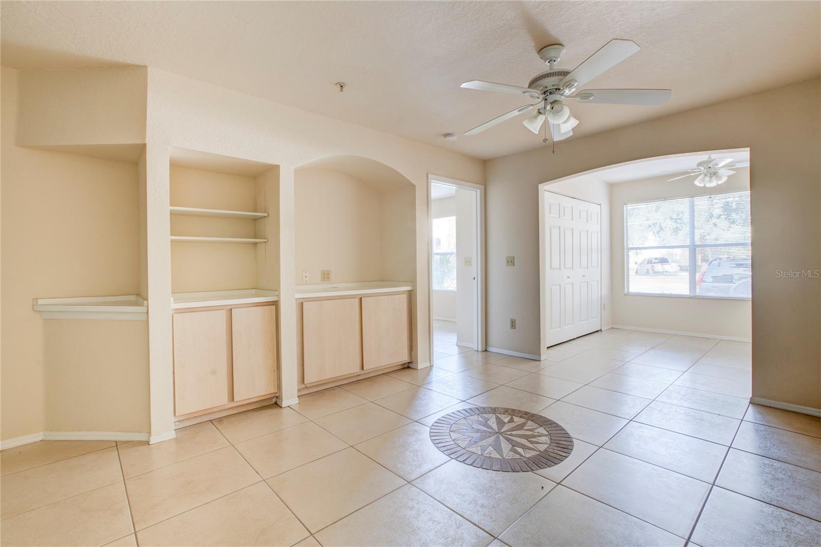 Image 10 of 20 For 823 Camargo Way 101