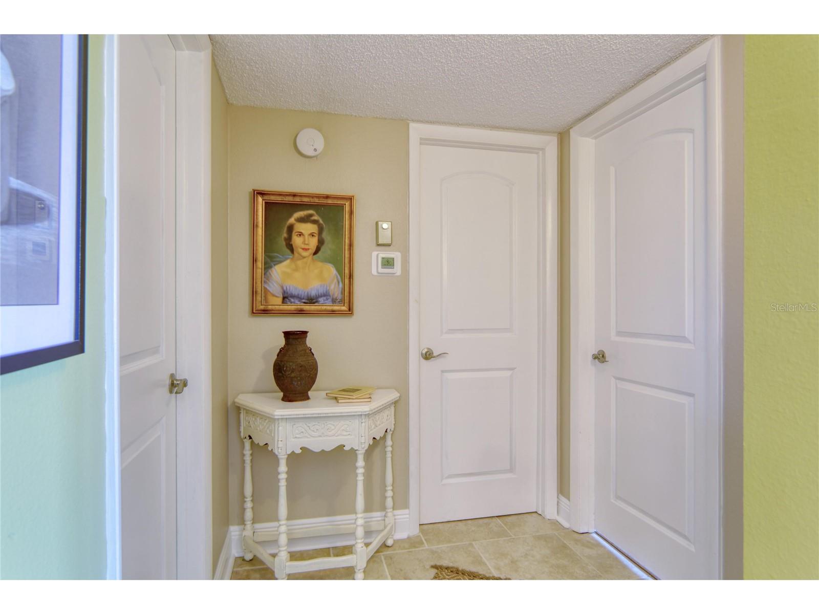 Image 14 of 16 For 2340 Grecian Way 46