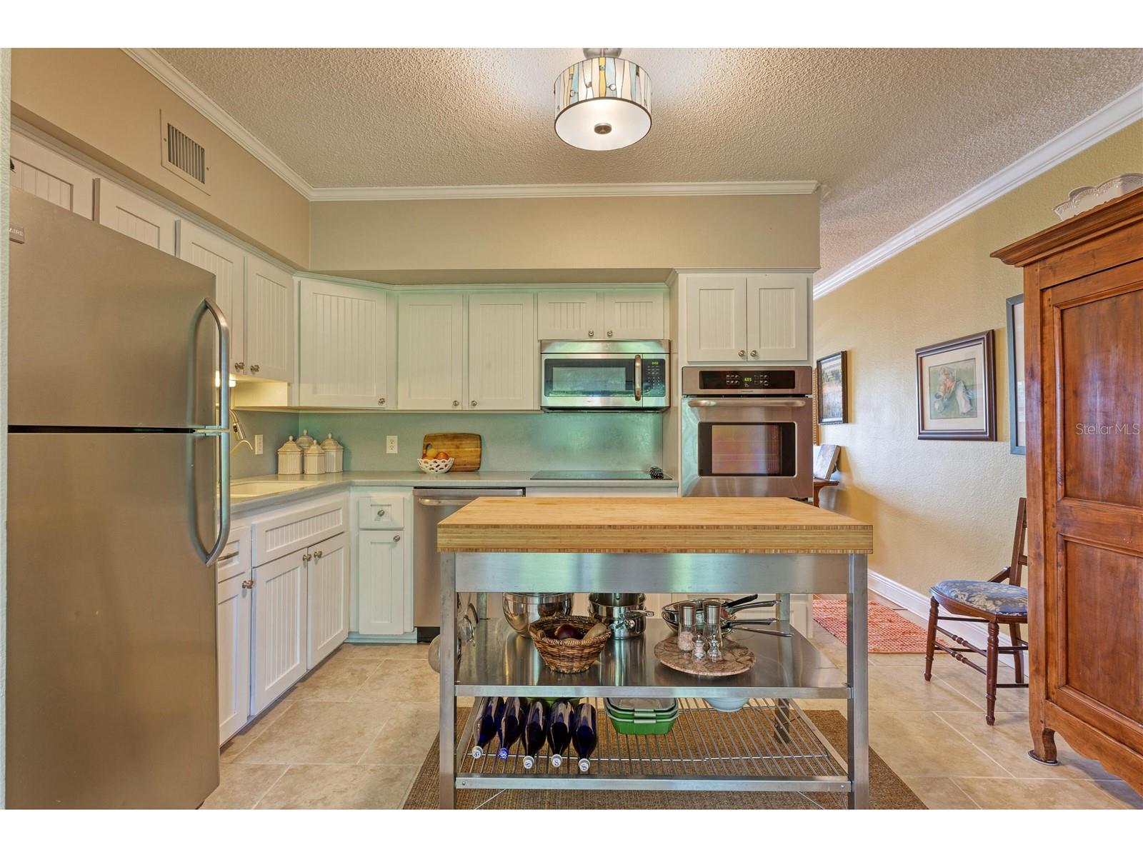 Image 2 of 16 For 2340 Grecian Way 46