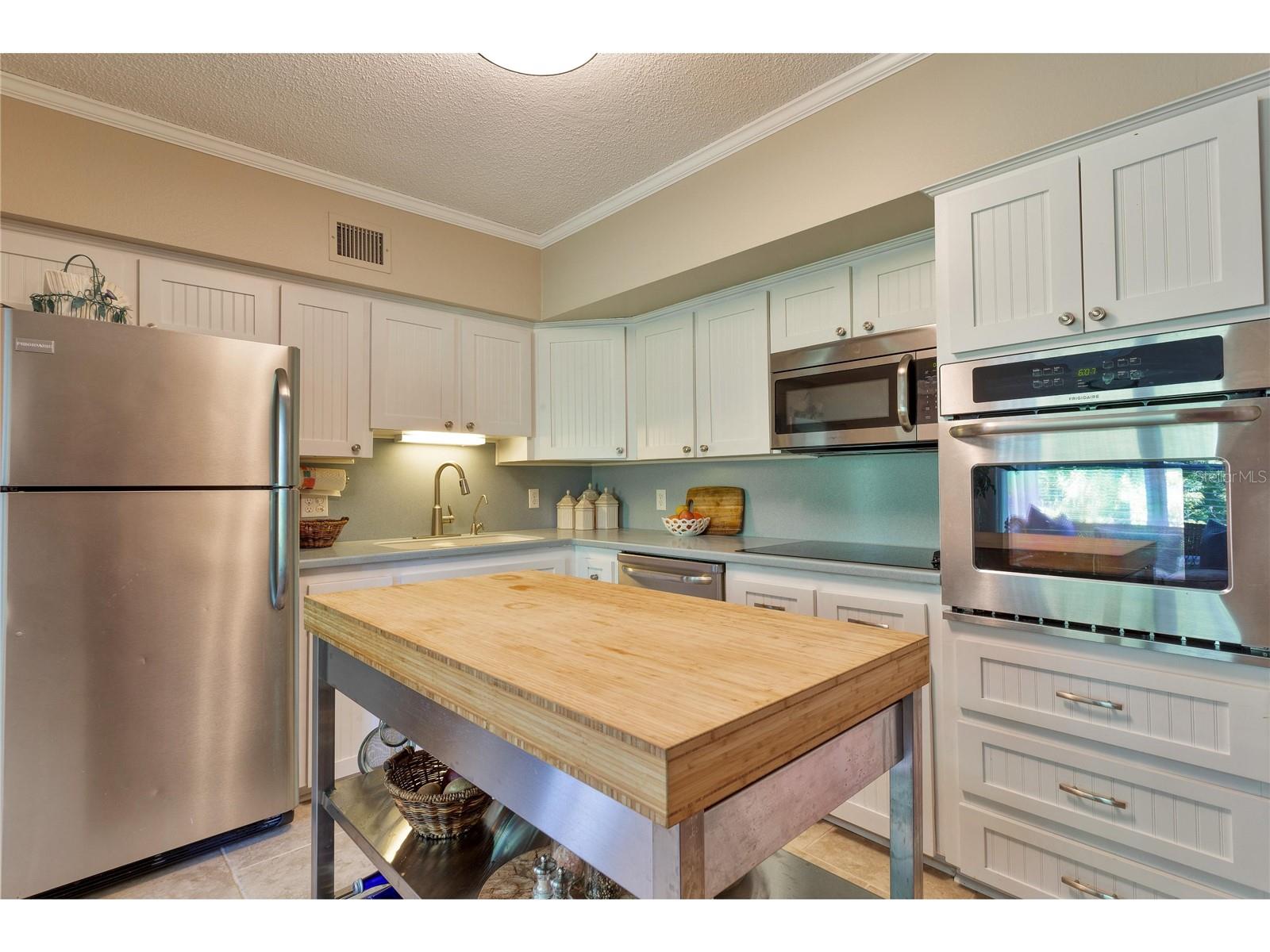 Image 3 of 16 For 2340 Grecian Way 46
