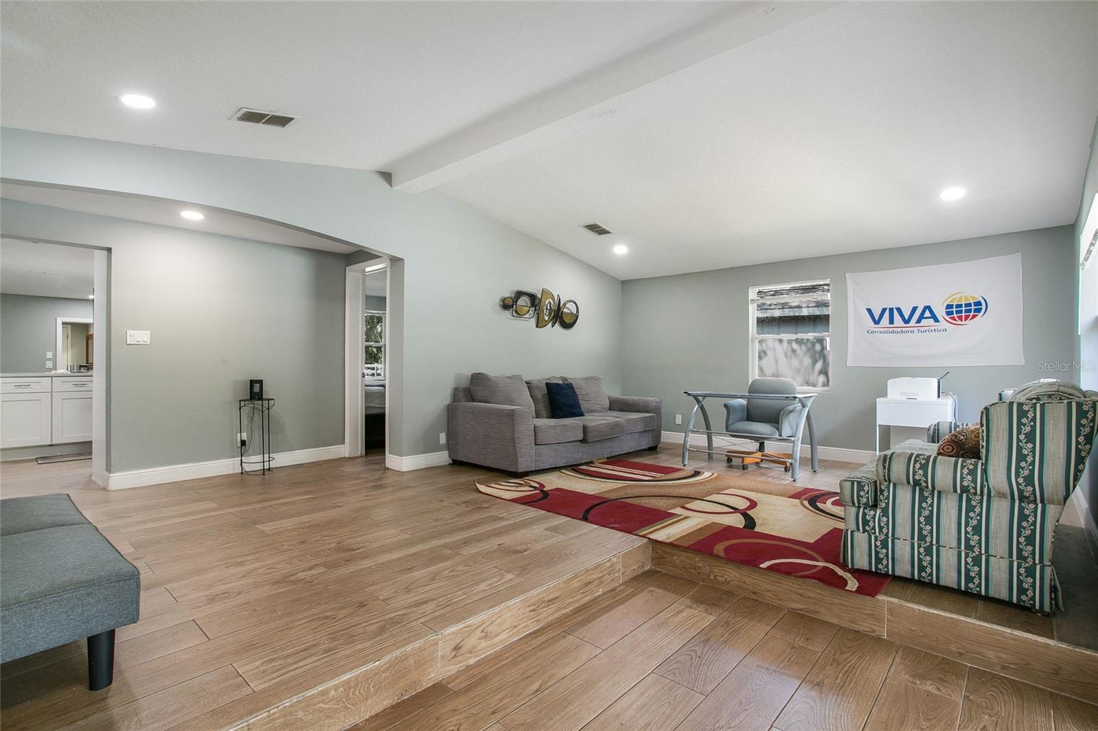 Image 20 of 47 For 1406 Hoagland Boulevard