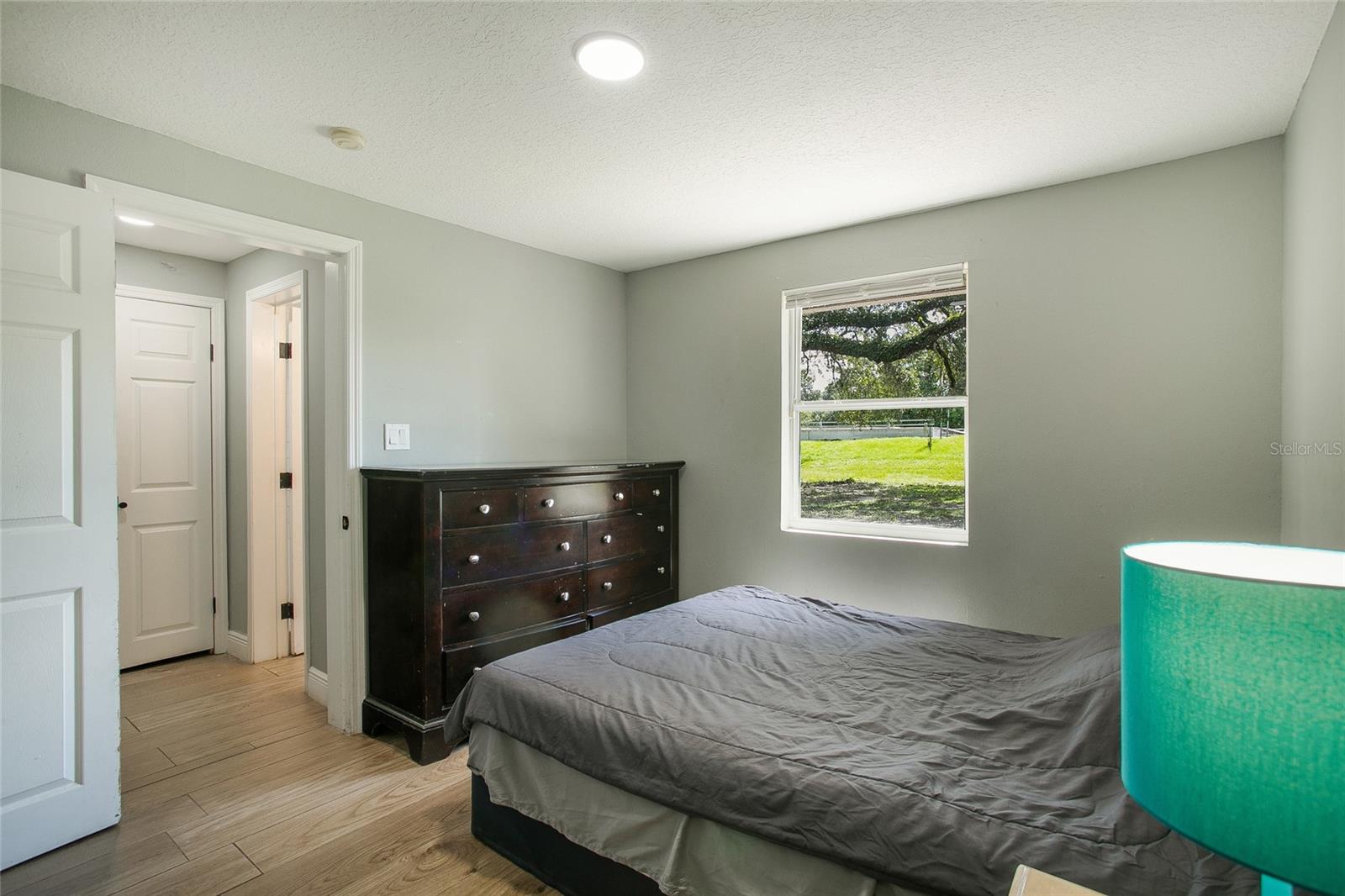 Image 23 of 47 For 1406 Hoagland Boulevard