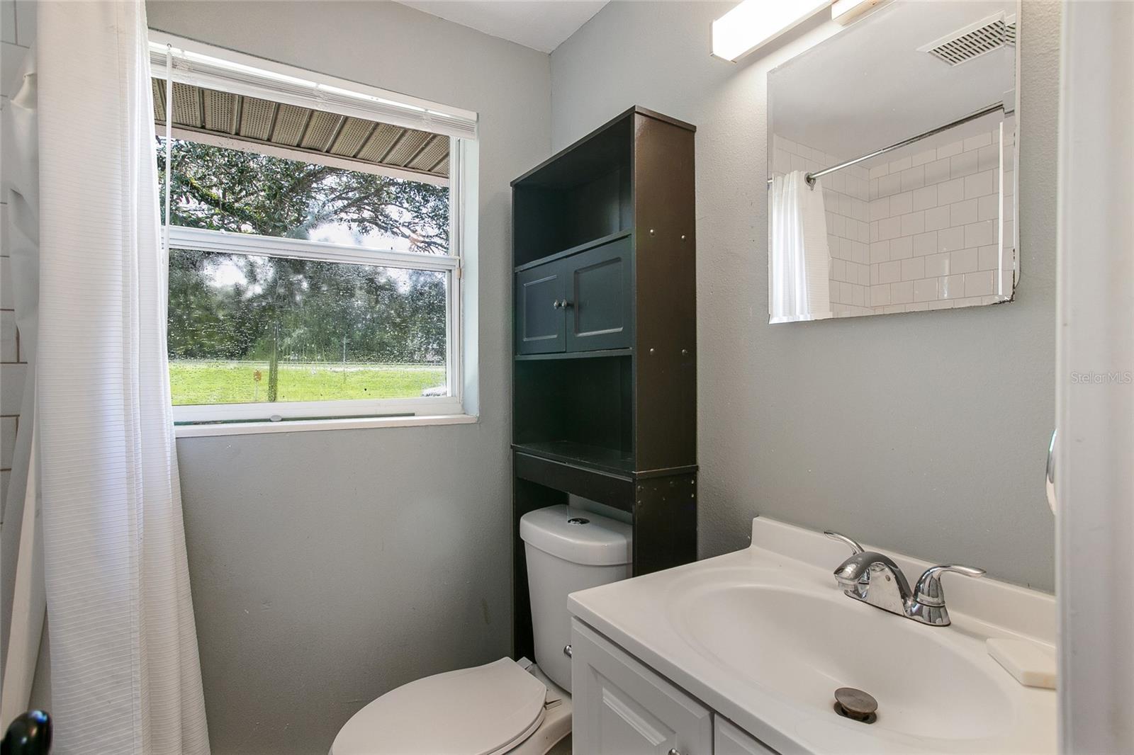 Image 24 of 47 For 1406 Hoagland Boulevard