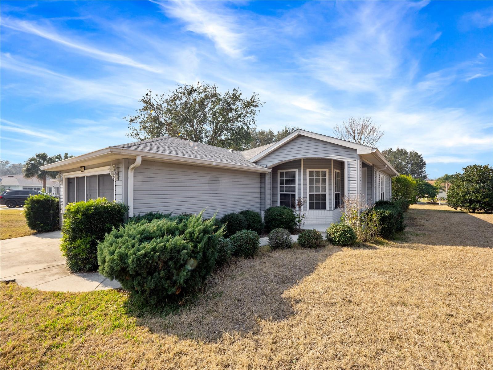 Image 34 of 48 For 20505 Queen Alexandra Drive