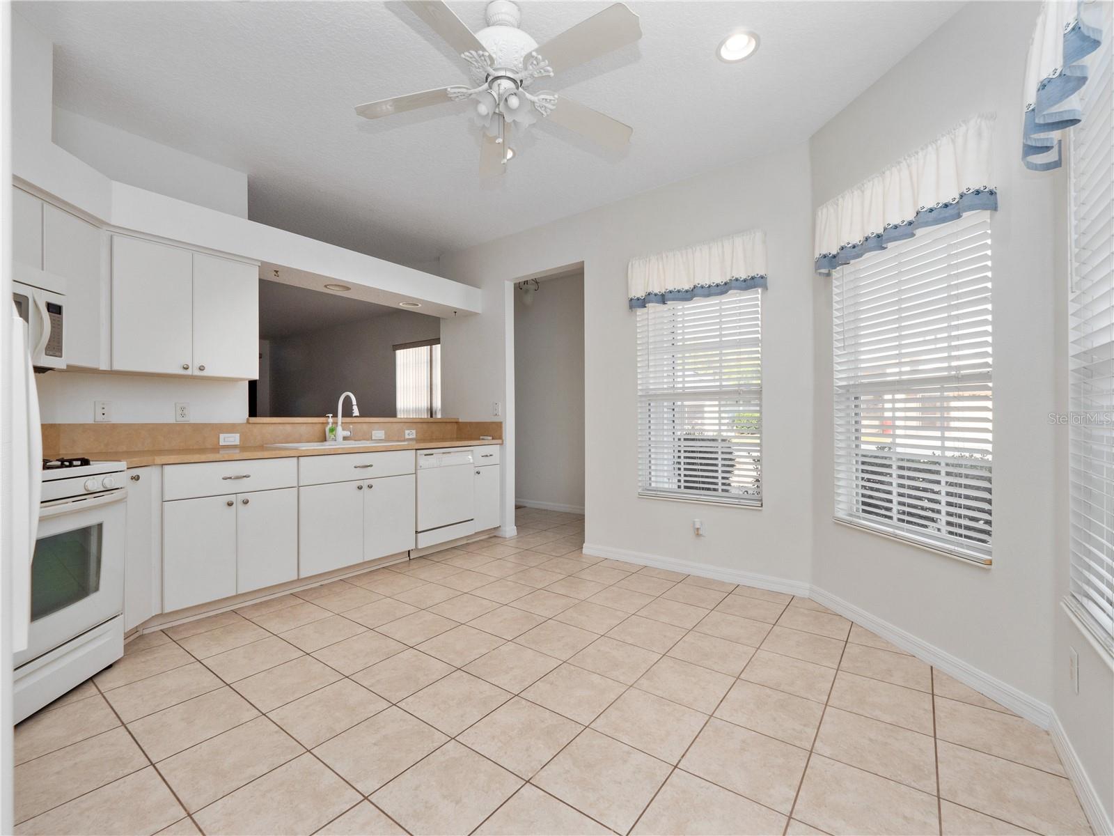 Image 37 of 48 For 20505 Queen Alexandra Drive