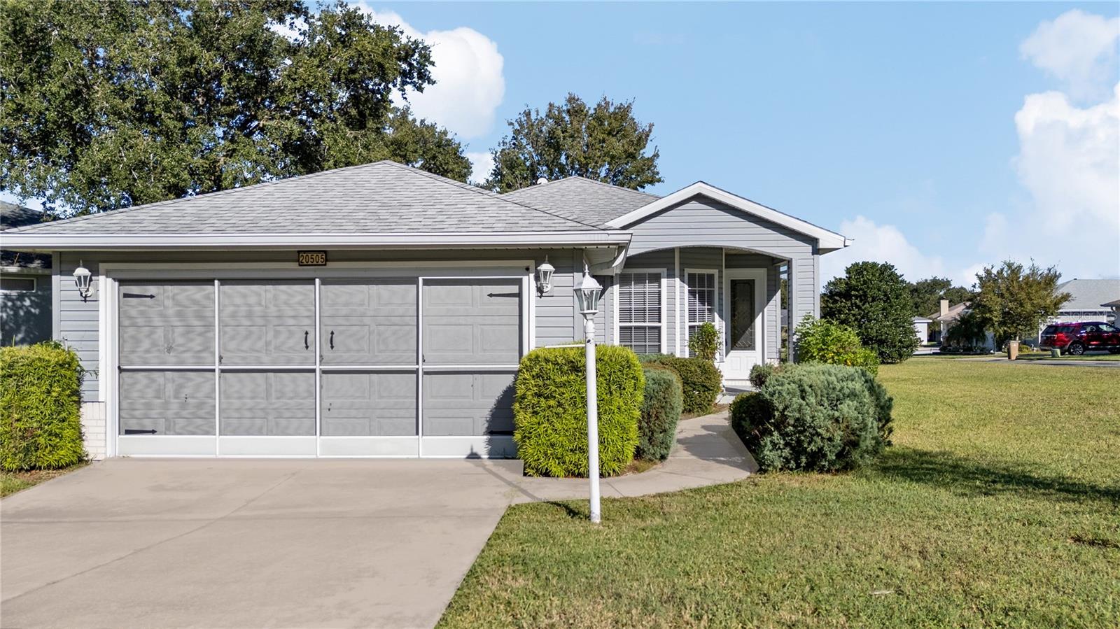 Image 70 of 77 For 20505 Queen Alexandra Drive