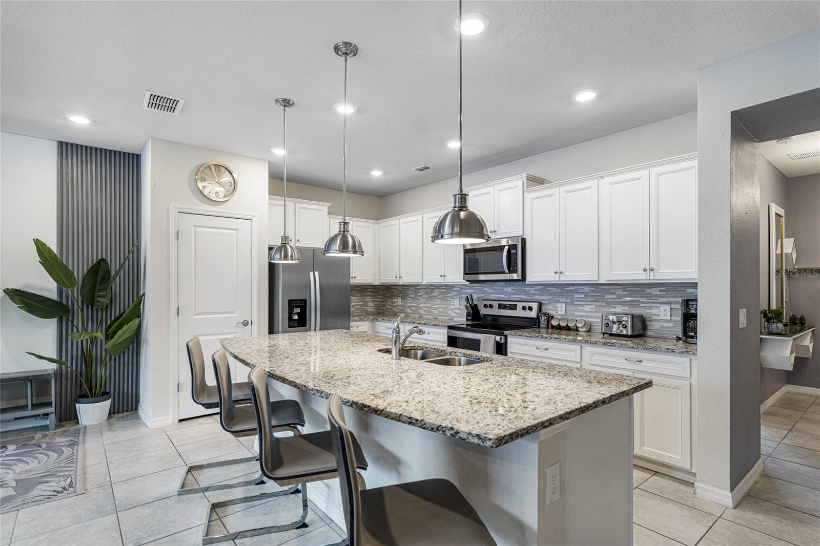 Image 11 of 52 For 936 Paradise Drive