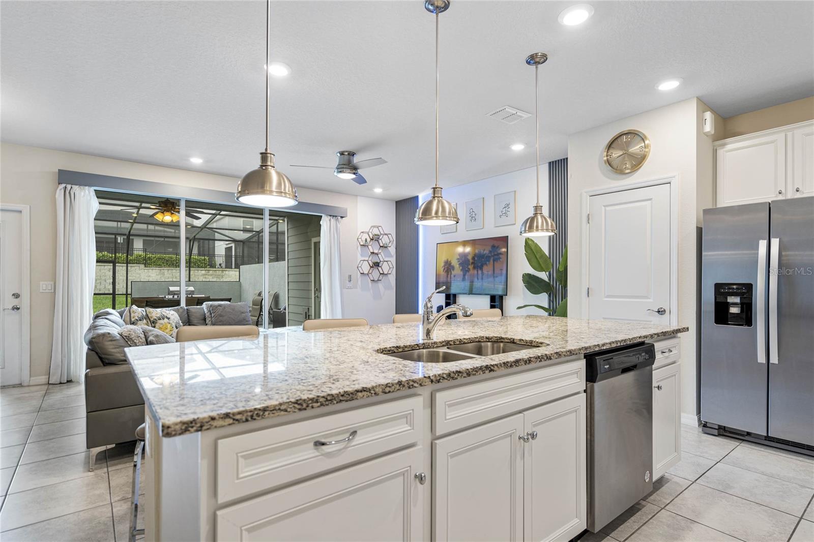 Image 14 of 52 For 936 Paradise Drive