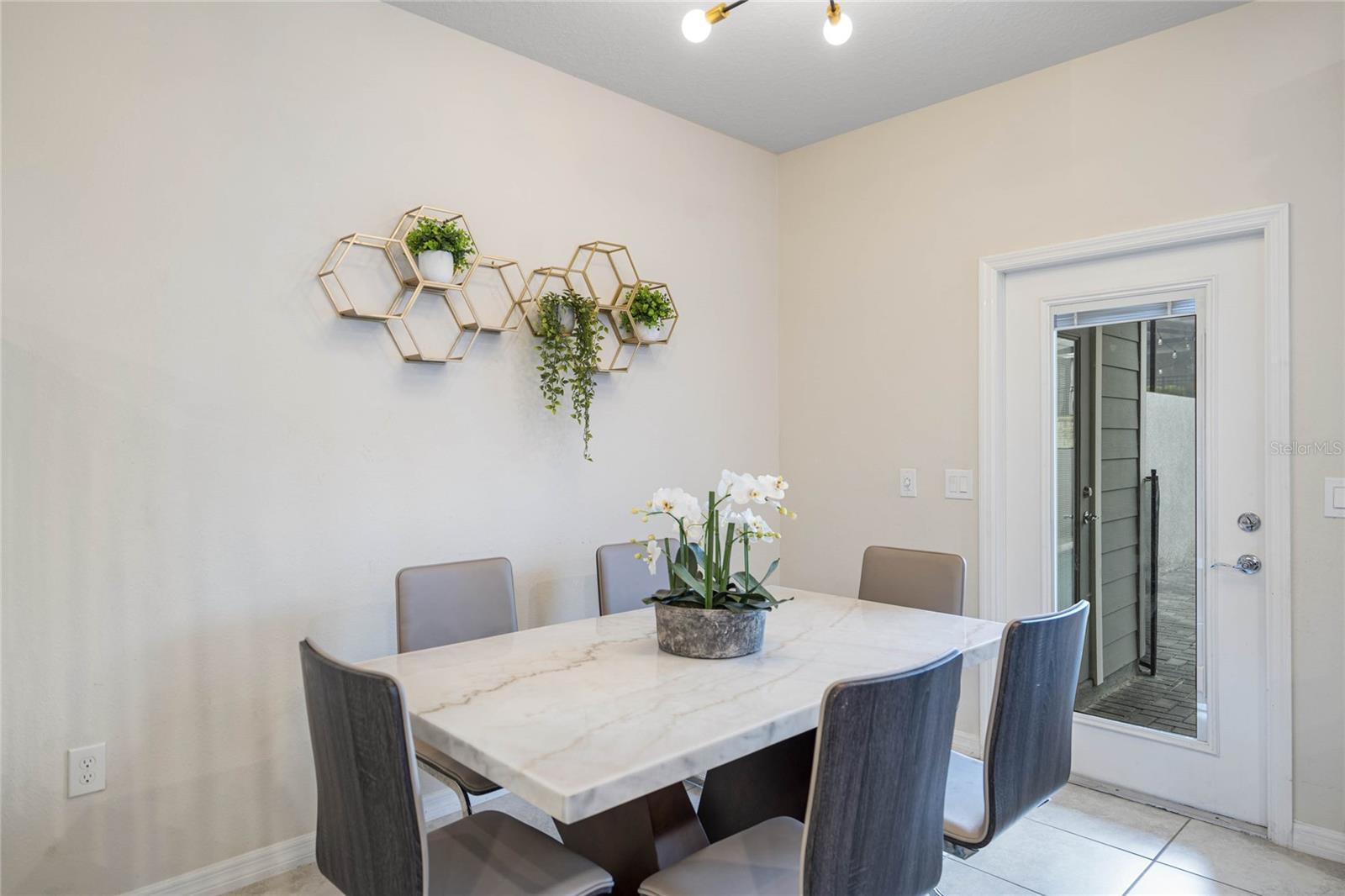Image 15 of 52 For 936 Paradise Drive