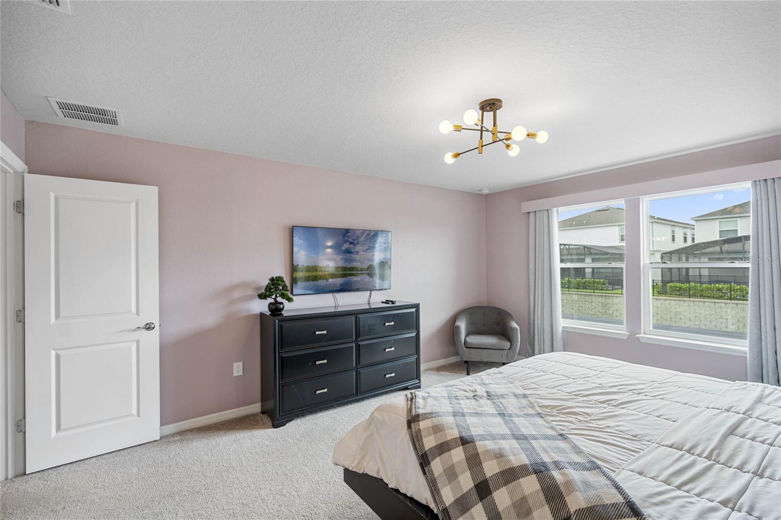 Image 23 of 52 For 936 Paradise Drive