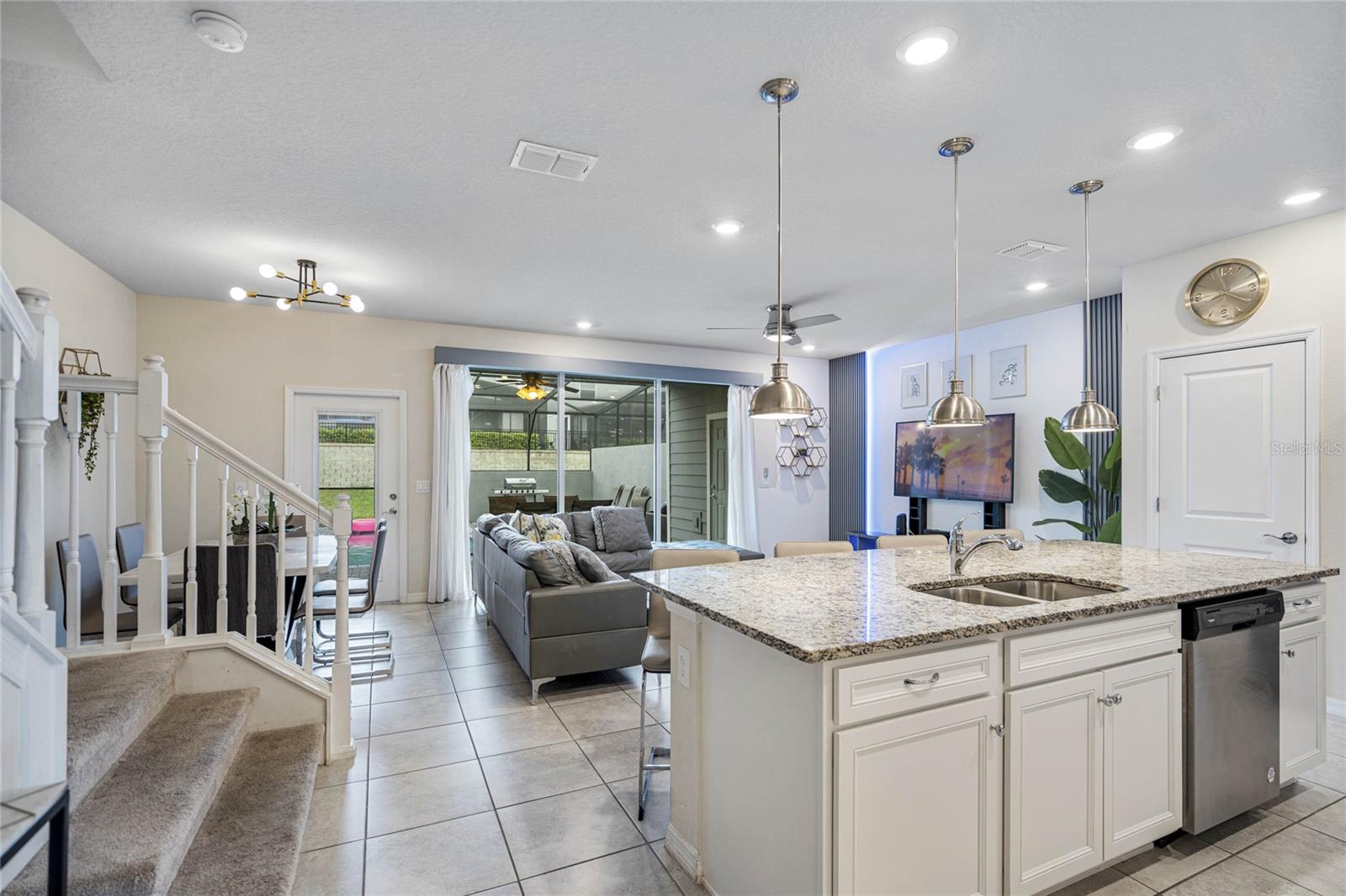 Image 4 of 52 For 936 Paradise Drive