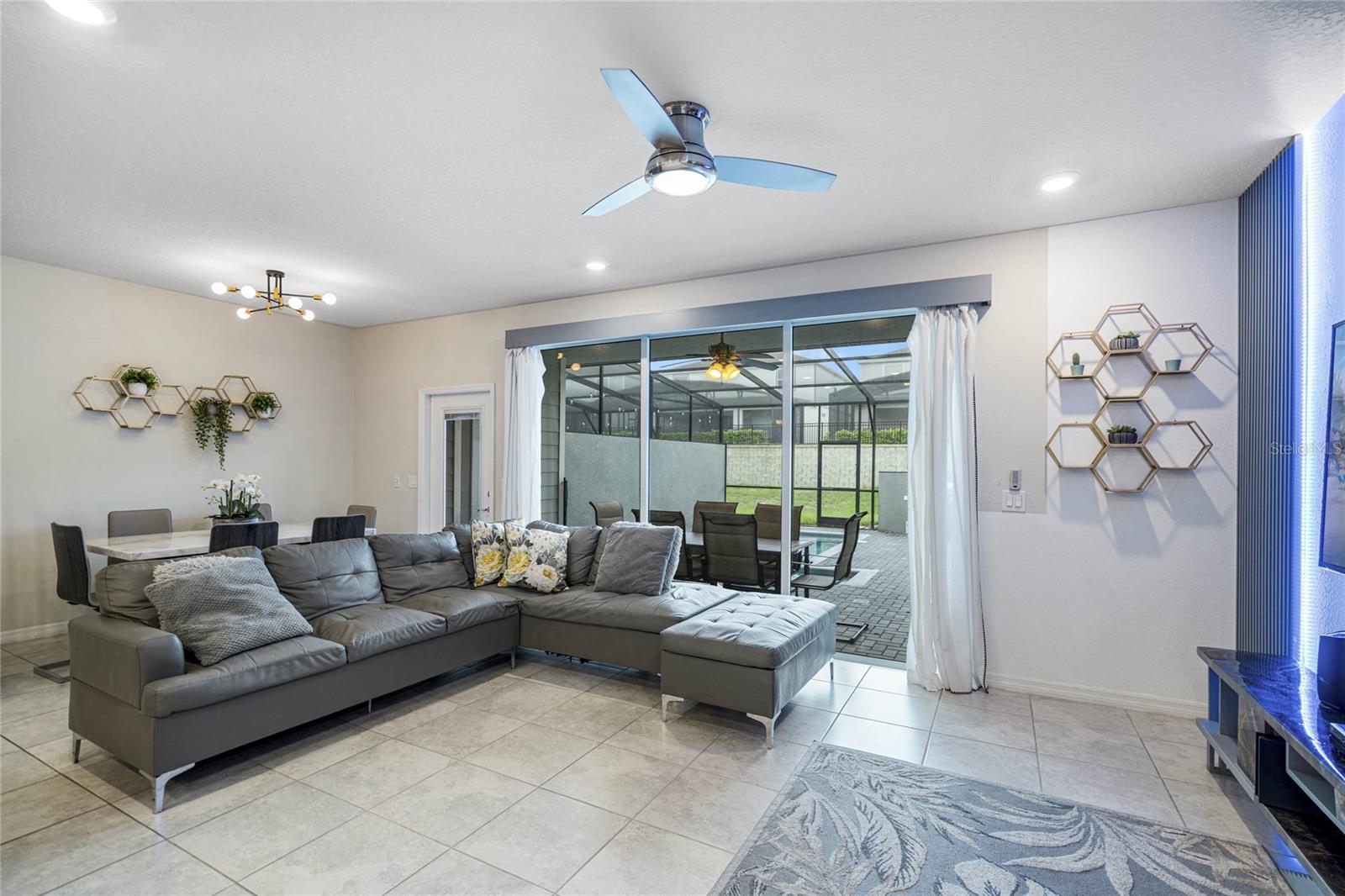 Image 5 of 52 For 936 Paradise Drive