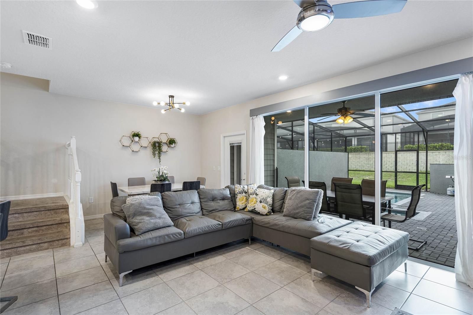 Image 7 of 52 For 936 Paradise Drive