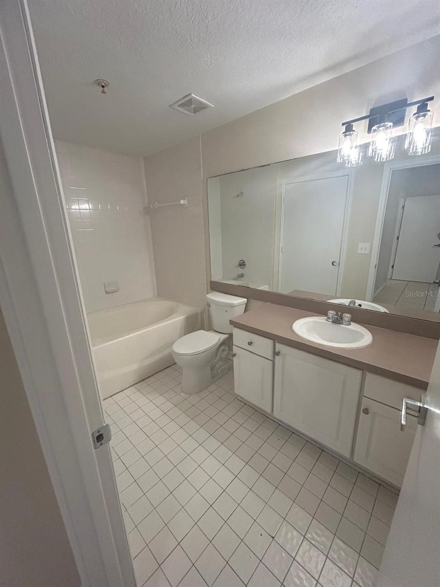 Image 7 of 43 For 5578 Metrowest Boulevard 107
