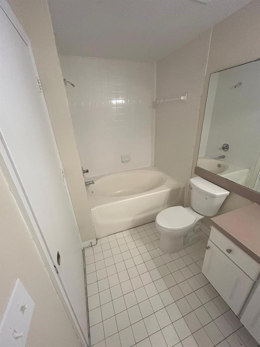 Image 8 of 43 For 5578 Metrowest Boulevard 107