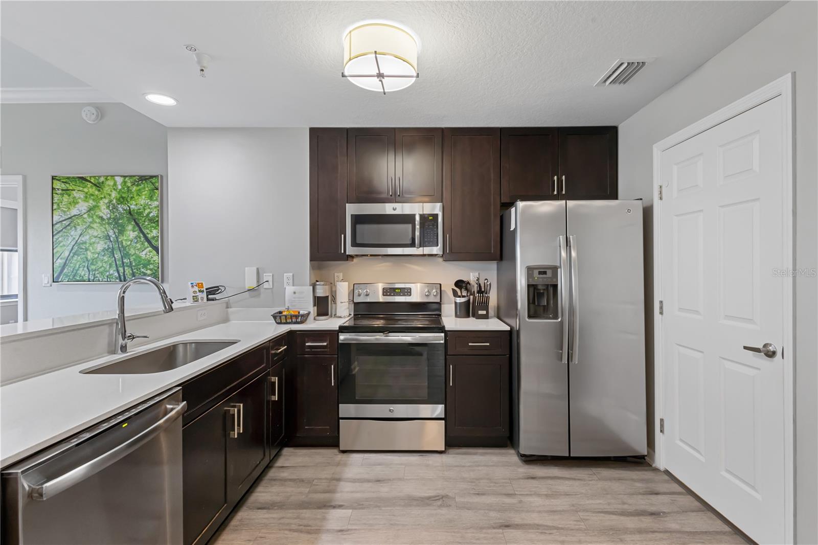 Image 10 of 32 For 14501 Grove Resort Avenue 1401