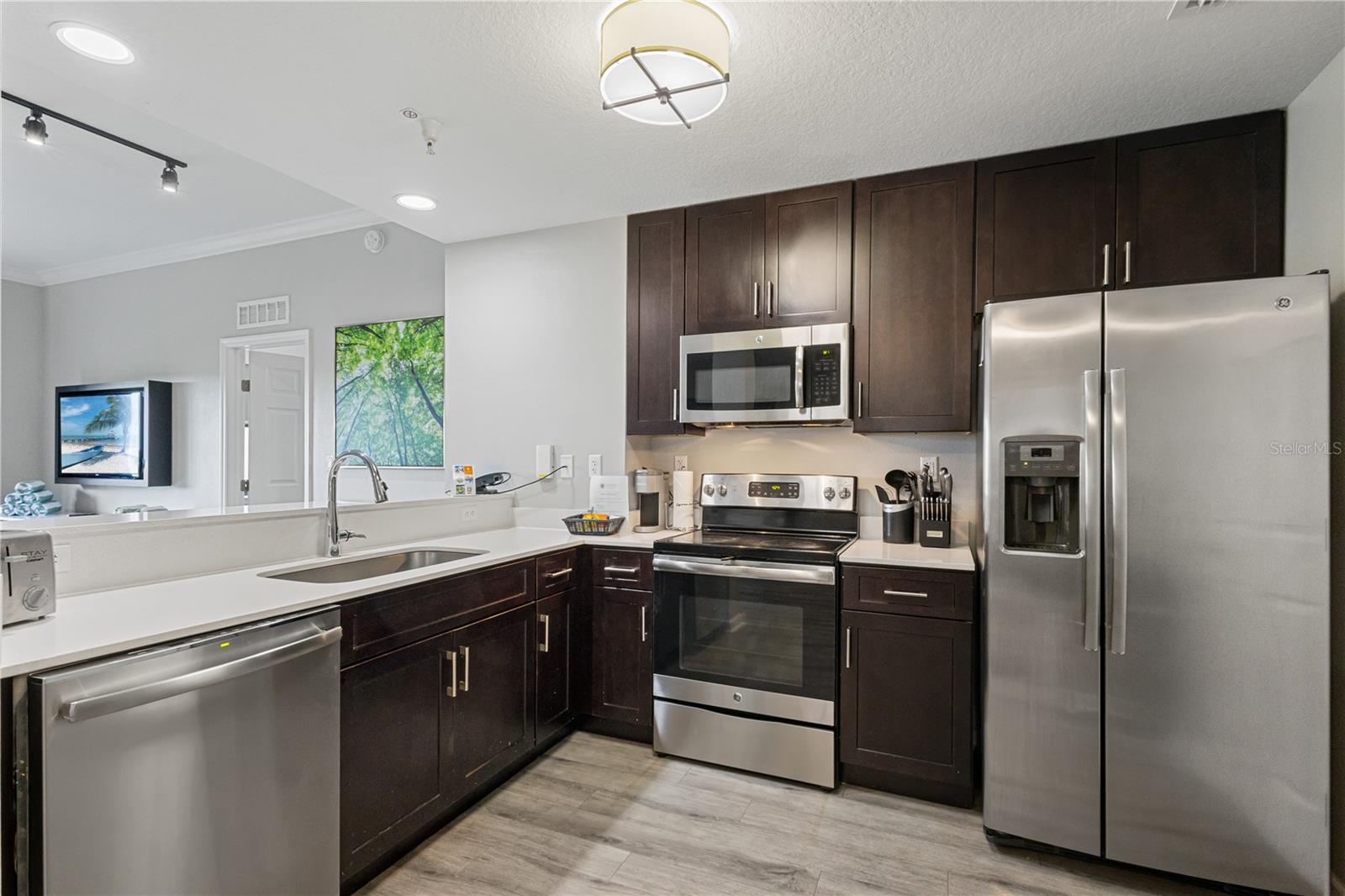 Image 11 of 32 For 14501 Grove Resort Avenue 1401