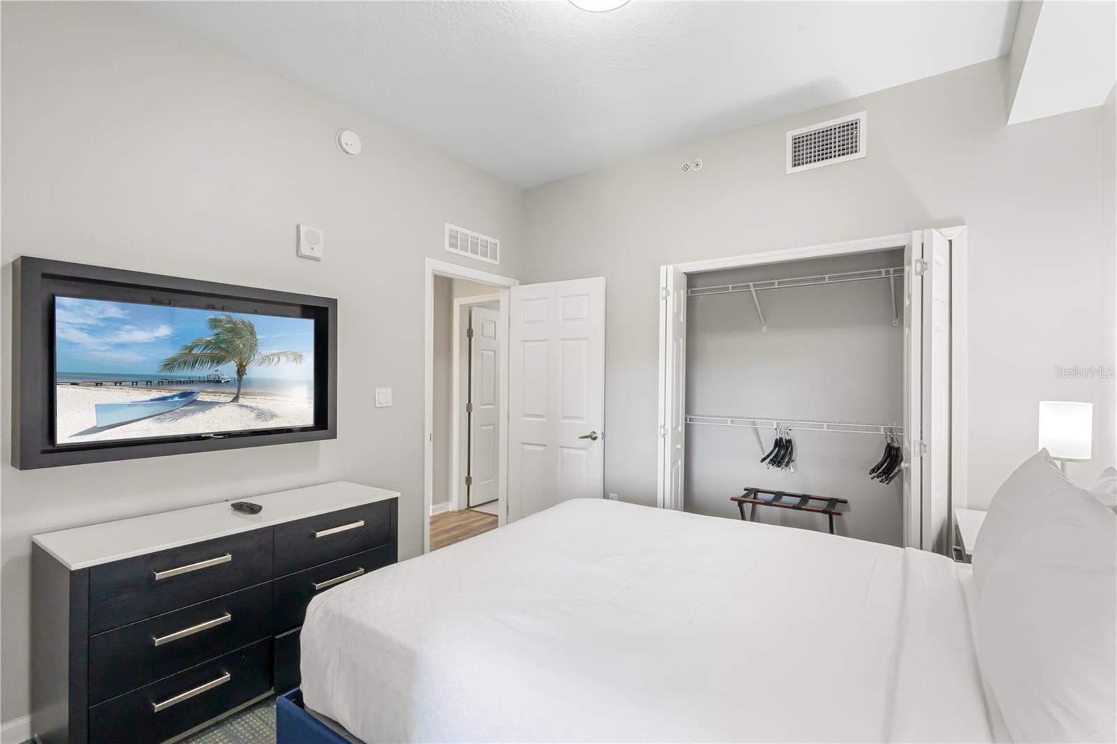 Image 22 of 32 For 14501 Grove Resort Avenue 1401