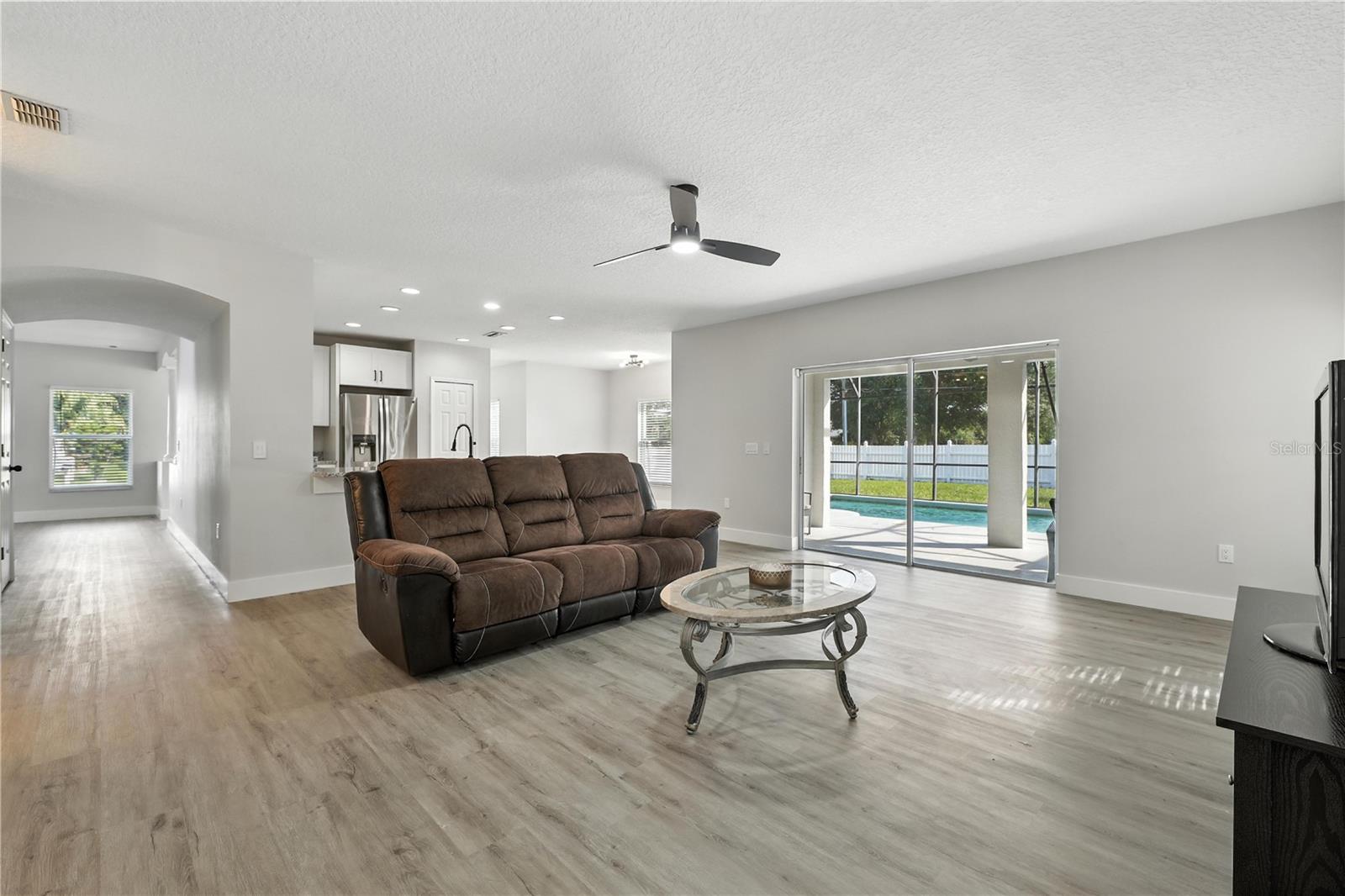 Image 11 of 27 For 724 Tahiti Drive