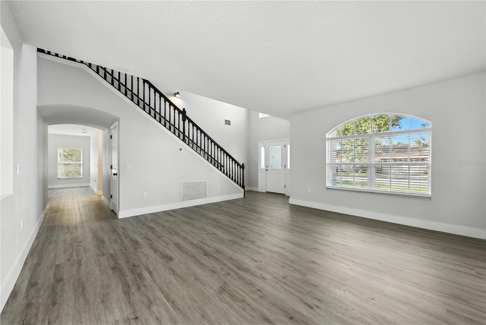 Image 4 of 27 For 724 Tahiti Drive
