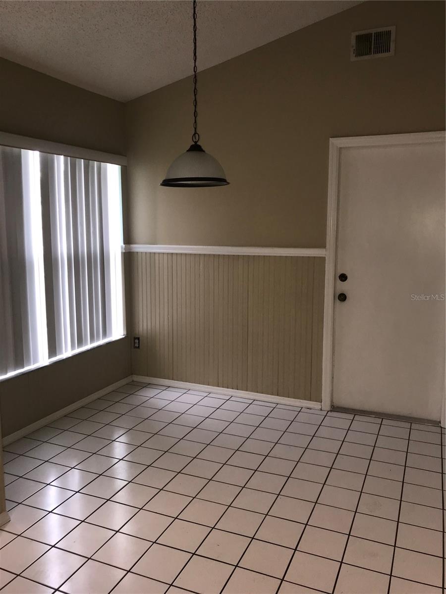 Image 5 of 11 For 13617 Emeraldview Drive