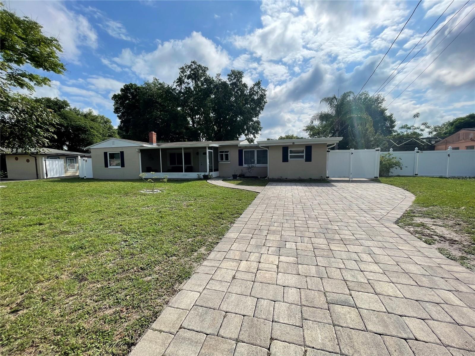 Image 1 of 18 For 211 Lantana Drive